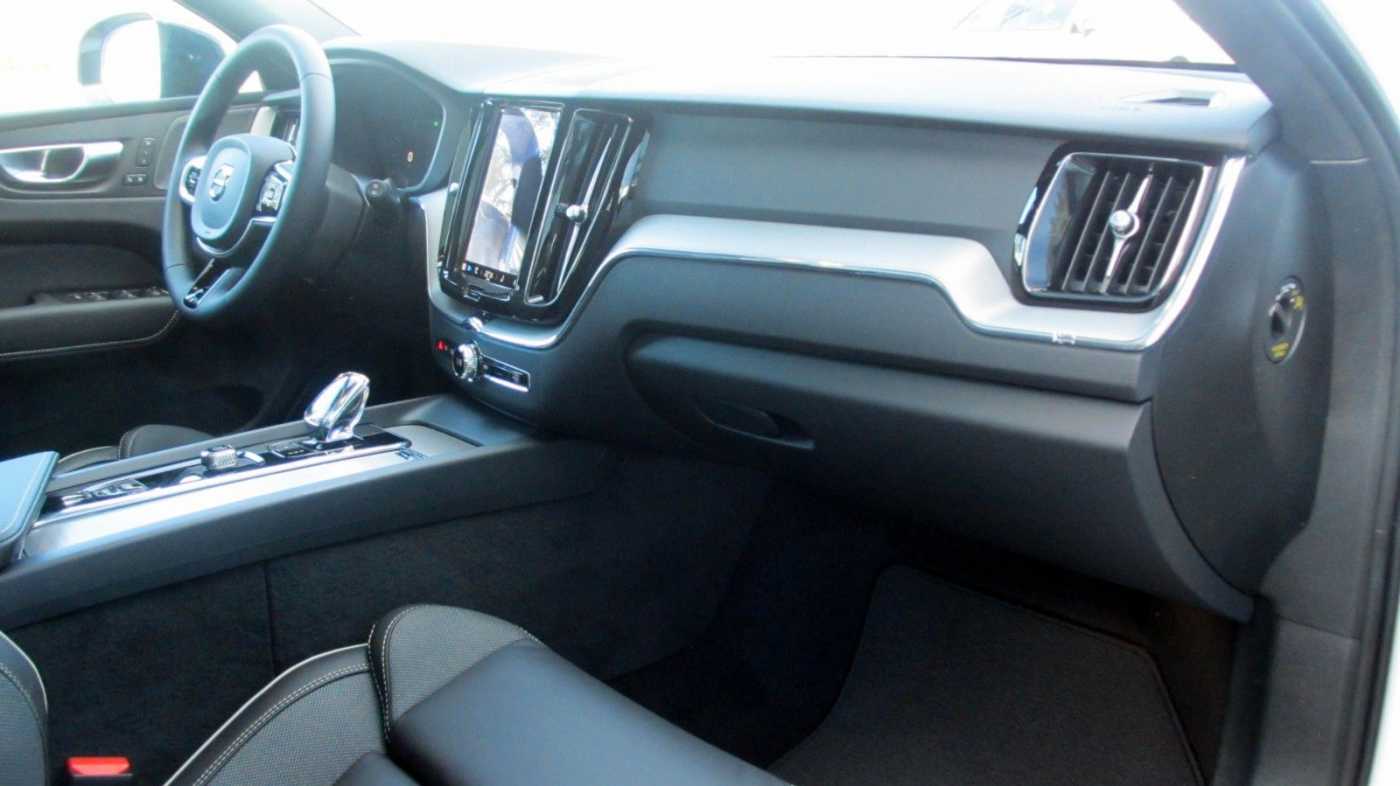 Volvo  B5 Benzin AWD Plus Dark +PANO+STHZ+360°+AHK