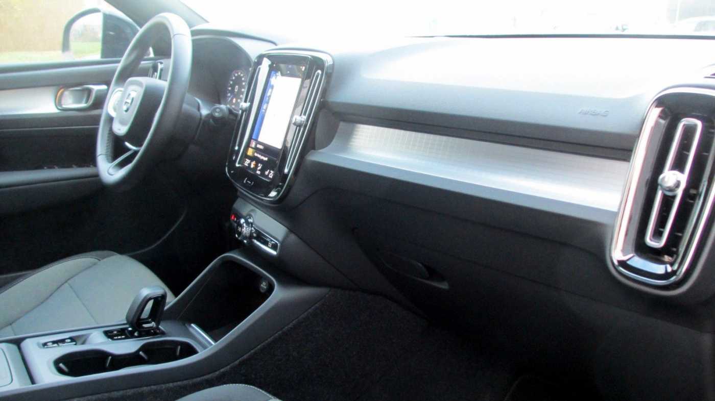 Volvo  T3 Momentum Pro +ACC+LED+SHZ+KAMERA+PDC+AHK