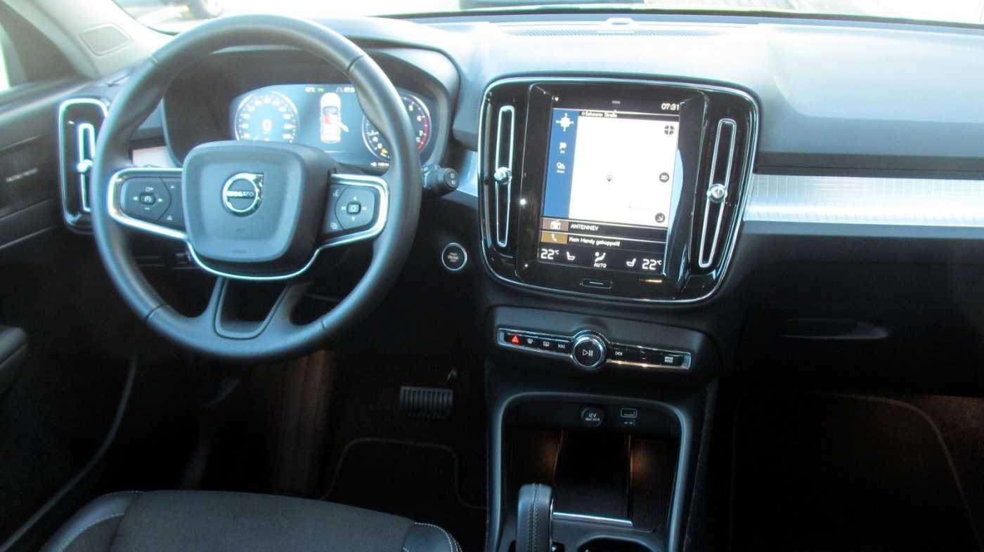 Volvo  T5 AWD Momentum Pro +ACC+BLIS+STHZ+KAM+AHK